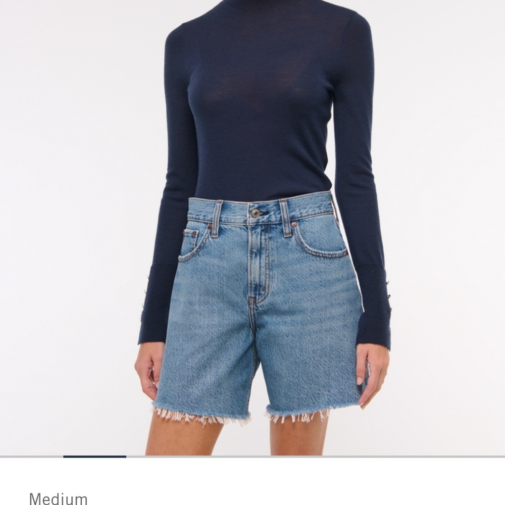 Abercrombie high rise loose short 28